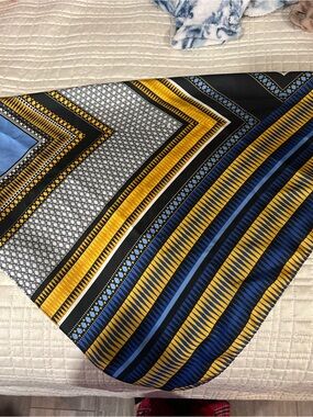 Source Unknown Blue and Yellow Geometric Pattern Scarf